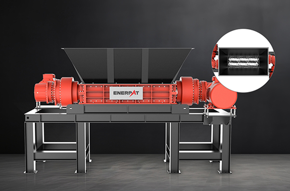 Historia de éxito: ENERPAT Una pequeña trituradora de doble eje revoluciona la gestión de residuos para un fabricante de telas no tejidas de los Emiratos Árabes Unidos